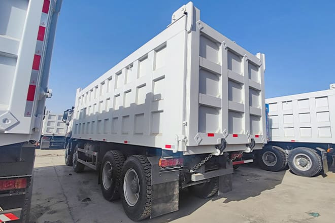 SINOTRUK Sino Howo 8x4 Dump truck for Sale in Senegal - Kippiauto kuorma-auto: kuva SINOTRUK Sino Howo 8x4 Dump truck for Sale in Senegal - Kippiauto kuorma-auto SINOTRUK Sino Howo 8x4 Dump truck for Sale in Senegal - Kippiauto kuorma-auto: kuva SINOTRUK Sino Howo 8x4 Dump truck for Sale in Senegal - Kippiauto kuorma-auto