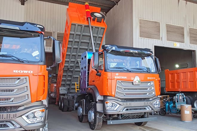SINOTRUK Sinotruk Howo 8x4 Tipper Trucks for Sale in Ghana - Kippiauto kuorma-auto: kuva SINOTRUK Sinotruk Howo 8x4 Tipper Trucks for Sale in Ghana - Kippiauto kuorma-auto SINOTRUK Sinotruk Howo 8x4 Tipper Trucks for Sale in Ghana - Kippiauto kuorma-auto: kuva SINOTRUK Sinotruk Howo 8x4 Tipper Trucks for Sale in Ghana - Kippiauto kuorma-auto