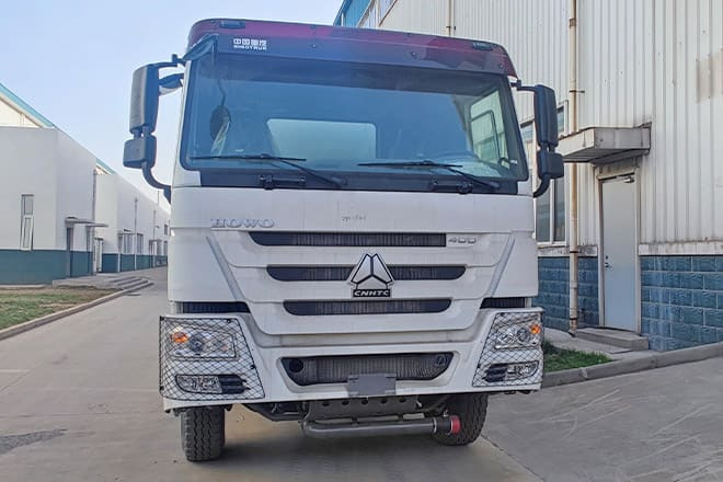 SINOTRUK Sinotruk Howo Fuel Tanker Truck Price for Sale in Ghana - Säiliöauto: kuva SINOTRUK Sinotruk Howo Fuel Tanker Truck Price for Sale in Ghana - Säiliöauto SINOTRUK Sinotruk Howo Fuel Tanker Truck Price for Sale in Ghana - Säiliöauto: kuva SINOTRUK Sinotruk Howo Fuel Tanker Truck Price for Sale in Ghana - Säiliöauto
