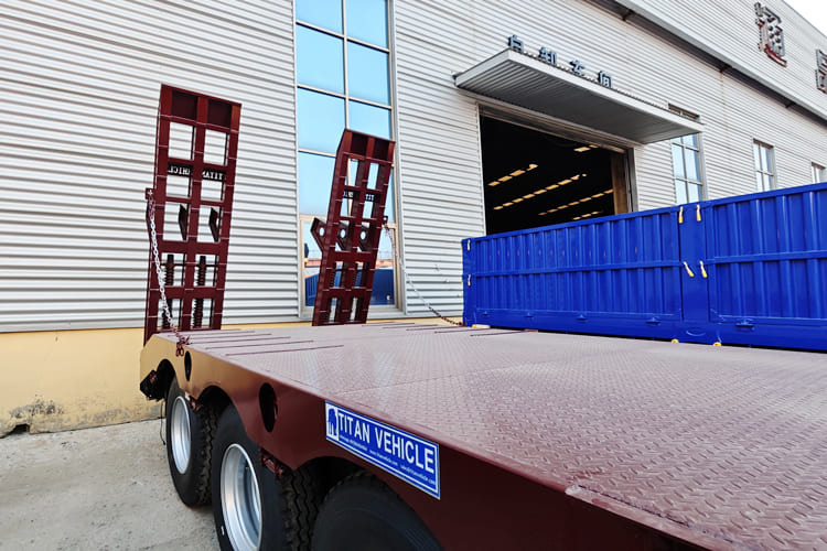 TITAN 3 Axle Low Bed Trailer for Sale in Saudi Arabia - Apuvaunu puoliperävaunu: kuva TITAN 3 Axle Low Bed Trailer for Sale in Saudi Arabia - Apuvaunu puoliperävaunu TITAN 3 Axle Low Bed Trailer for Sale in Saudi Arabia - Apuvaunu puoliperävaunu: kuva TITAN 3 Axle Low Bed Trailer for Sale in Saudi Arabia - Apuvaunu puoliperävaunu