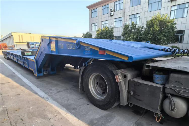 TITAN 4 Line 8 Axle Folding Gooseneck Trailer for Sale In Sudan - Apuvaunu puoliperävaunu: kuva TITAN 4 Line 8 Axle Folding Gooseneck Trailer for Sale In Sudan - Apuvaunu puoliperävaunu TITAN 4 Line 8 Axle Folding Gooseneck Trailer for Sale In Sudan - Apuvaunu puoliperävaunu: kuva TITAN 4 Line 8 Axle Folding Gooseneck Trailer for Sale In Sudan - Apuvaunu puoliperävaunu