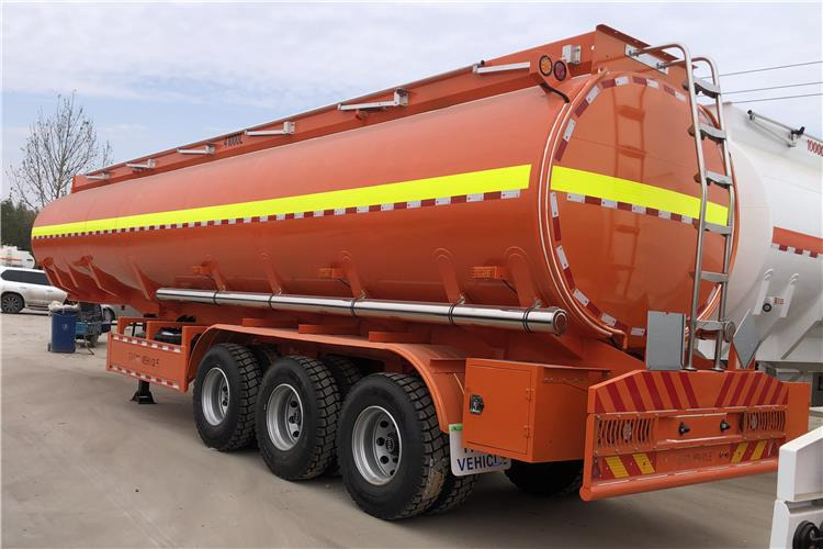 TITAN 45000 Liters Fuel Oil Diesel Tanker Trailer for Sale In Saudi Arabia - Säiliöpuoliperävaunu: kuva TITAN 45000 Liters Fuel Oil Diesel Tanker Trailer for Sale In Saudi Arabia - Säiliöpuoliperävaunu TITAN 45000 Liters Fuel Oil Diesel Tanker Trailer for Sale In Saudi Arabia - Säiliöpuoliperävaunu: kuva TITAN 45000 Liters Fuel Oil Diesel Tanker Trailer for Sale In Saudi Arabia - Säiliöpuoliperävaunu