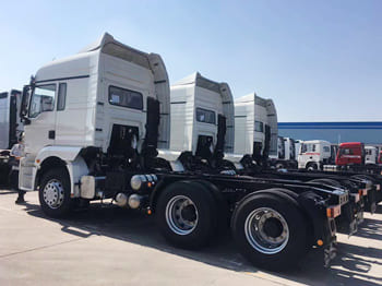 SHACMAN Shacman Tractor Cargo Truck for Sale in Namibia - Vetopöytäauto: kuva SHACMAN Shacman Tractor Cargo Truck for Sale in Namibia - Vetopöytäauto SHACMAN Shacman Tractor Cargo Truck for Sale in Namibia - Vetopöytäauto: kuva SHACMAN Shacman Tractor Cargo Truck for Sale in Namibia - Vetopöytäauto