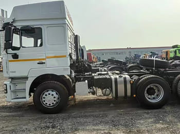SHACMAN Shacman Truck Head for Sale in Congo - Vetopöytäauto: kuva SHACMAN Shacman Truck Head for Sale in Congo - Vetopöytäauto SHACMAN Shacman Truck Head for Sale in Congo - Vetopöytäauto: kuva SHACMAN Shacman Truck Head for Sale in Congo - Vetopöytäauto