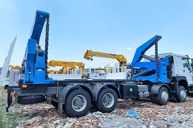 XCMG 37 Ton Side Lifter Truck for Sale in Angola - Konttialus/ Vaihtokuormatilat kuorma-auto: kuva XCMG 37 Ton Side Lifter Truck for Sale in Angola - Konttialus/ Vaihtokuormatilat kuorma-auto XCMG 37 Ton Side Lifter Truck for Sale in Angola - Konttialus/ Vaihtokuormatilat kuorma-auto: kuva XCMG 37 Ton Side Lifter Truck for Sale in Angola - Konttialus/ Vaihtokuormatilat kuorma-auto