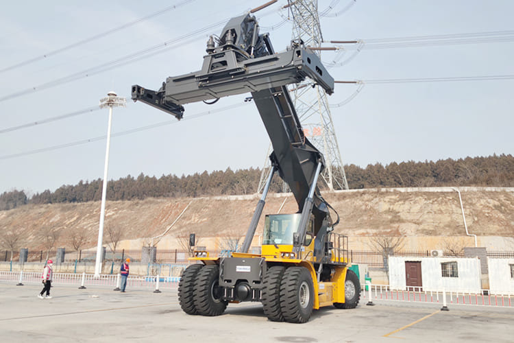 XCMG Container Reach Stacker for Sale in Ghana - Konttien käsittelylaitteet: kuva XCMG Container Reach Stacker for Sale in Ghana - Konttien käsittelylaitteet XCMG Container Reach Stacker for Sale in Ghana - Konttien käsittelylaitteet: kuva XCMG Container Reach Stacker for Sale in Ghana - Konttien käsittelylaitteet