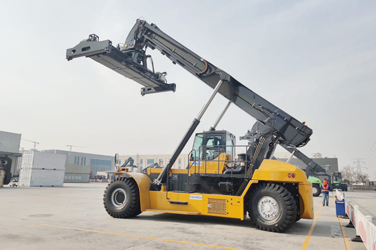 XCMG Container Reach Stacker for Sale in Ghana - Konttien käsittelylaitteet: kuva XCMG Container Reach Stacker for Sale in Ghana - Konttien käsittelylaitteet XCMG Container Reach Stacker for Sale in Ghana - Konttien käsittelylaitteet: kuva XCMG Container Reach Stacker for Sale in Ghana - Konttien käsittelylaitteet