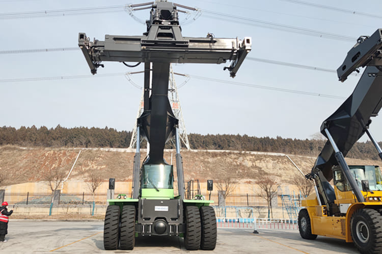 XCMG Reach Stacker Price for Sale in Guyana - Konttien käsittelylaitteet: kuva XCMG Reach Stacker Price for Sale in Guyana - Konttien käsittelylaitteet XCMG Reach Stacker Price for Sale in Guyana - Konttien käsittelylaitteet: kuva XCMG Reach Stacker Price for Sale in Guyana - Konttien käsittelylaitteet