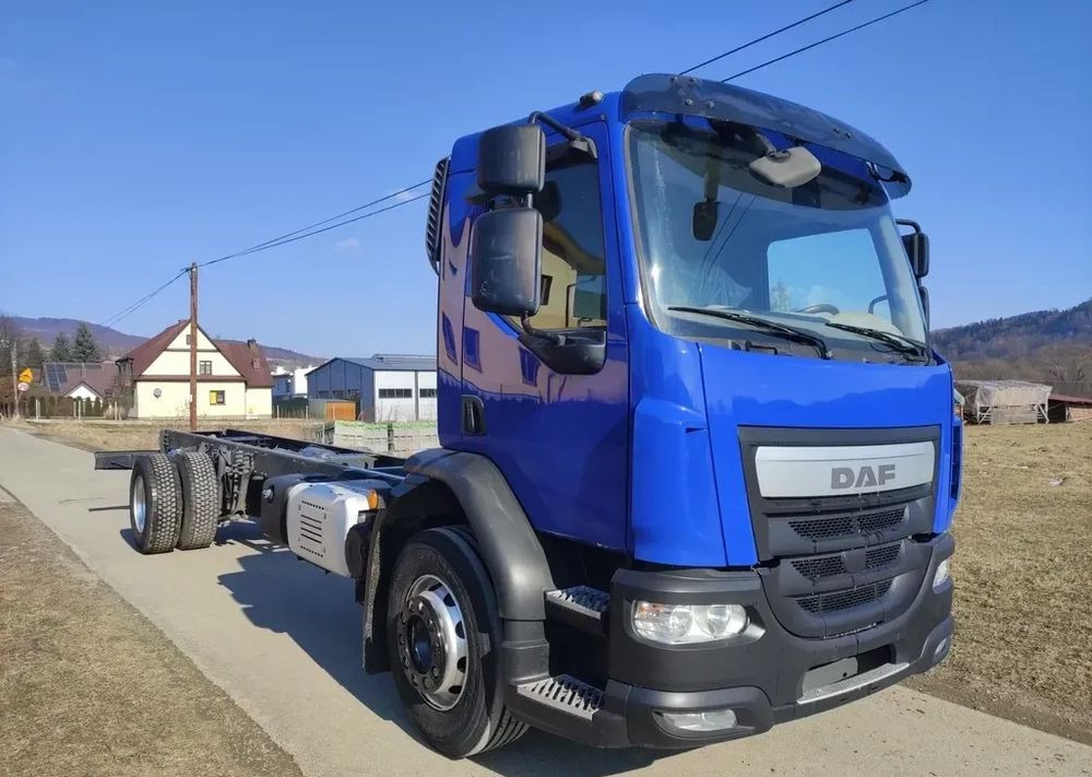 DAF LF 320 ramo do zabudowy 18DMC - Kuorma-auto alusta: kuva DAF LF 320 ramo do zabudowy 18DMC - Kuorma-auto alusta DAF LF 320 ramo do zabudowy 18DMC - Kuorma-auto alusta: kuva DAF LF 320 ramo do zabudowy 18DMC - Kuorma-auto alusta