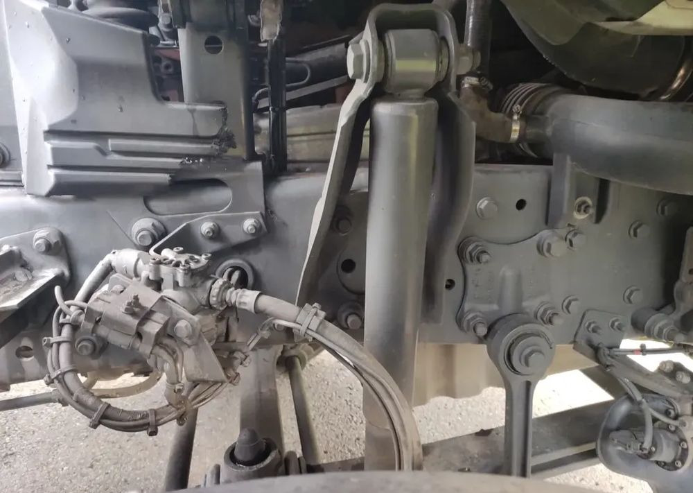 Kuorma-auto alusta Mercedes-Benz AXOR 1829 rama do zabudowy blokada mostu: kuva Kuorma-auto alusta Mercedes-Benz AXOR 1829 rama do zabudowy blokada mostu