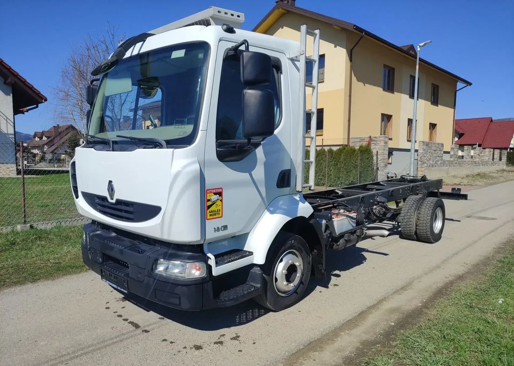 Renault Gama Midlum DXI 12.180 rama do zabudowy - Kuorma-auto alusta: kuva Renault Gama Midlum DXI 12.180 rama do zabudowy - Kuorma-auto alusta Renault Gama Midlum DXI 12.180 rama do zabudowy - Kuorma-auto alusta: kuva Renault Gama Midlum DXI 12.180 rama do zabudowy - Kuorma-auto alusta