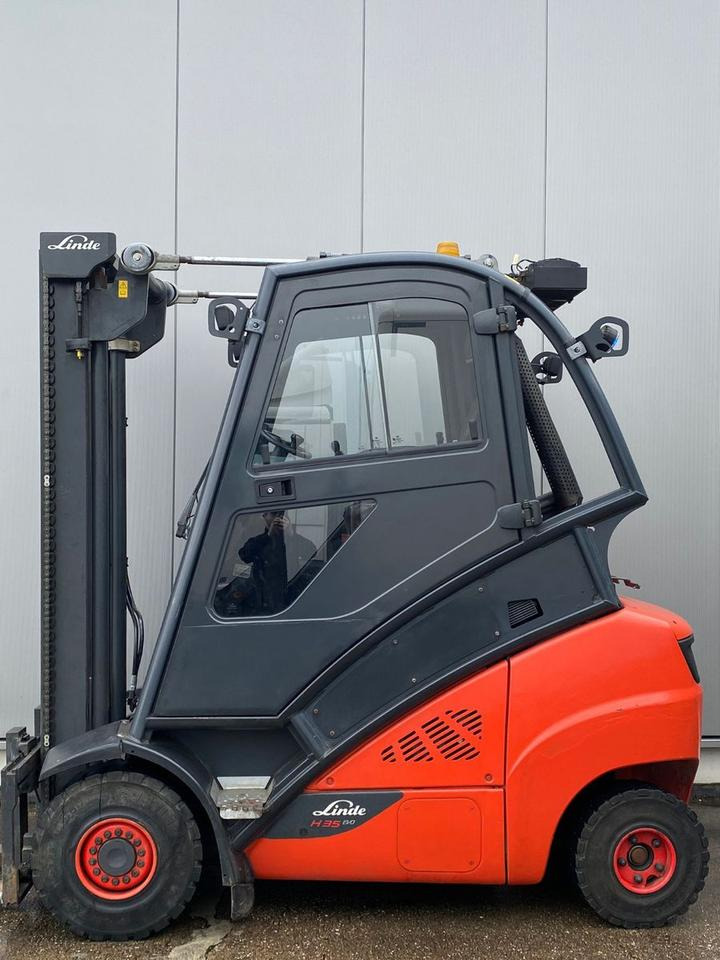 Linde Linde H 35 T - 6.012 h - Seitenschieber - - Kaasutrukki: kuva Linde Linde H 35 T - 6.012 h - Seitenschieber - - Kaasutrukki Linde Linde H 35 T - 6.012 h - Seitenschieber - - Kaasutrukki: kuva Linde Linde H 35 T - 6.012 h - Seitenschieber - - Kaasutrukki