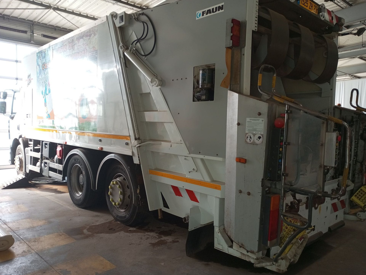 BOM de marque Renault 320 DXI- Benne FAUN Turbo changée en août 2023 - fuite hydraulique avant passage aux mines - arrêt de circulation octobre 2023 - batterie HS - état correct - factures disponibles - Roska-auto: kuva BOM de marque Renault 320 DXI- Benne FAUN Turbo changée en août 2023 - fuite hydraulique avant passage aux mines - arrêt de circulation octobre 2023 - batterie HS - état correct - factures disponibles - Roska-auto BOM de marque Renault 320 DXI- Benne FAUN Turbo changée en août 2023 - fuite hydraulique avant passage aux mines - arrêt de circulation octobre 2023 - batterie HS - état correct - factures disponibles - Roska-auto: kuva BOM de marque Renault 320 DXI- Benne FAUN Turbo changée en août 2023 - fuite hydraulique avant passage aux mines - arrêt de circulation octobre 2023 - batterie HS - état correct - factures disponibles - Roska-auto