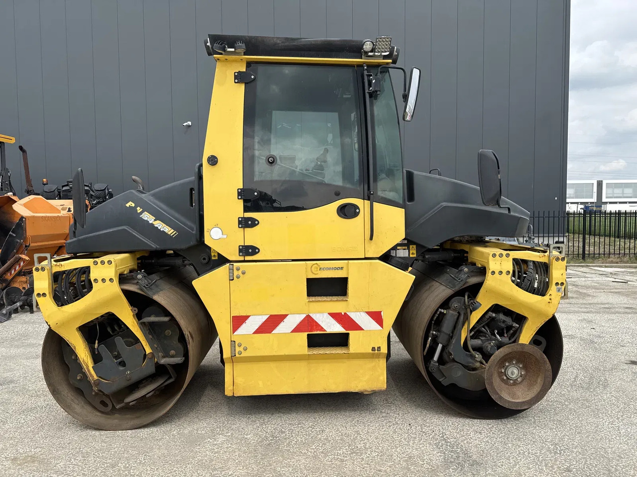 Bomag BW 154 AP-4i AM - Tiejyrä: kuva Bomag BW 154 AP-4i AM - Tiejyrä Bomag BW 154 AP-4i AM - Tiejyrä: kuva Bomag BW 154 AP-4i AM - Tiejyrä