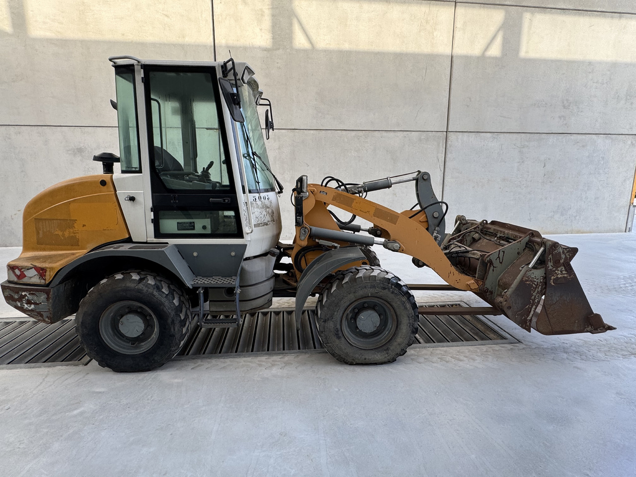 LIEBHERR L 506 - Pyöräalustainen kaivinkone: kuva LIEBHERR L 506 - Pyöräalustainen kaivinkone LIEBHERR L 506 - Pyöräalustainen kaivinkone: kuva LIEBHERR L 506 - Pyöräalustainen kaivinkone