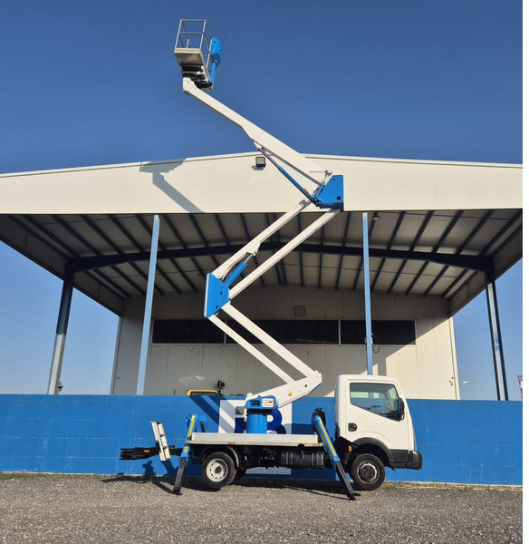 Usado SOCAGE DA320 sobre NISSAN CABSTAR 35.12 - Henkilönostin: kuva Usado SOCAGE DA320 sobre NISSAN CABSTAR 35.12 - Henkilönostin Usado SOCAGE DA320 sobre NISSAN CABSTAR 35.12 - Henkilönostin: kuva Usado SOCAGE DA320 sobre NISSAN CABSTAR 35.12 - Henkilönostin