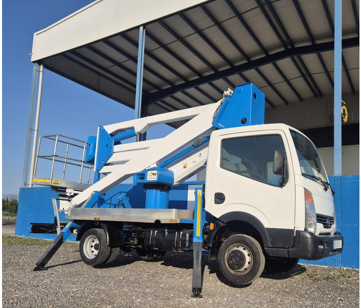 Usado SOCAGE DA320 sobre NISSAN CABSTAR 35.12 - Henkilönostin: kuva Usado SOCAGE DA320 sobre NISSAN CABSTAR 35.12 - Henkilönostin Usado SOCAGE DA320 sobre NISSAN CABSTAR 35.12 - Henkilönostin: kuva Usado SOCAGE DA320 sobre NISSAN CABSTAR 35.12 - Henkilönostin