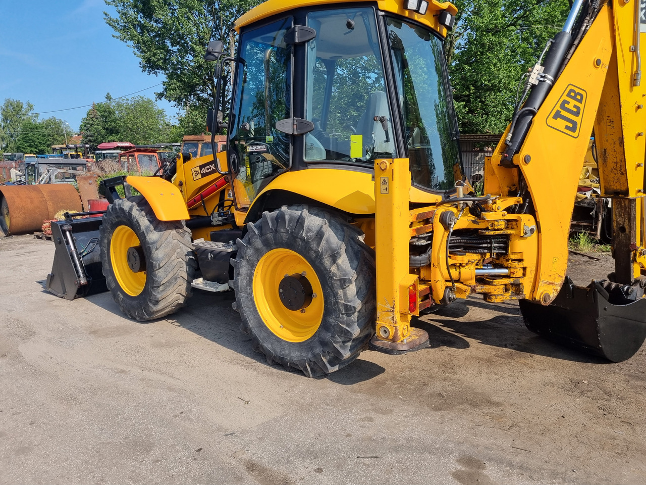 JCB 4CX - Kaivuri-trukki: kuva JCB 4CX - Kaivuri-trukki JCB 4CX - Kaivuri-trukki: kuva JCB 4CX - Kaivuri-trukki