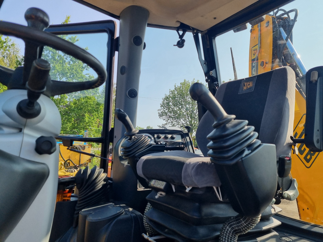 JCB 4CX - Kaivuri-trukki: kuva JCB 4CX - Kaivuri-trukki JCB 4CX - Kaivuri-trukki: kuva JCB 4CX - Kaivuri-trukki