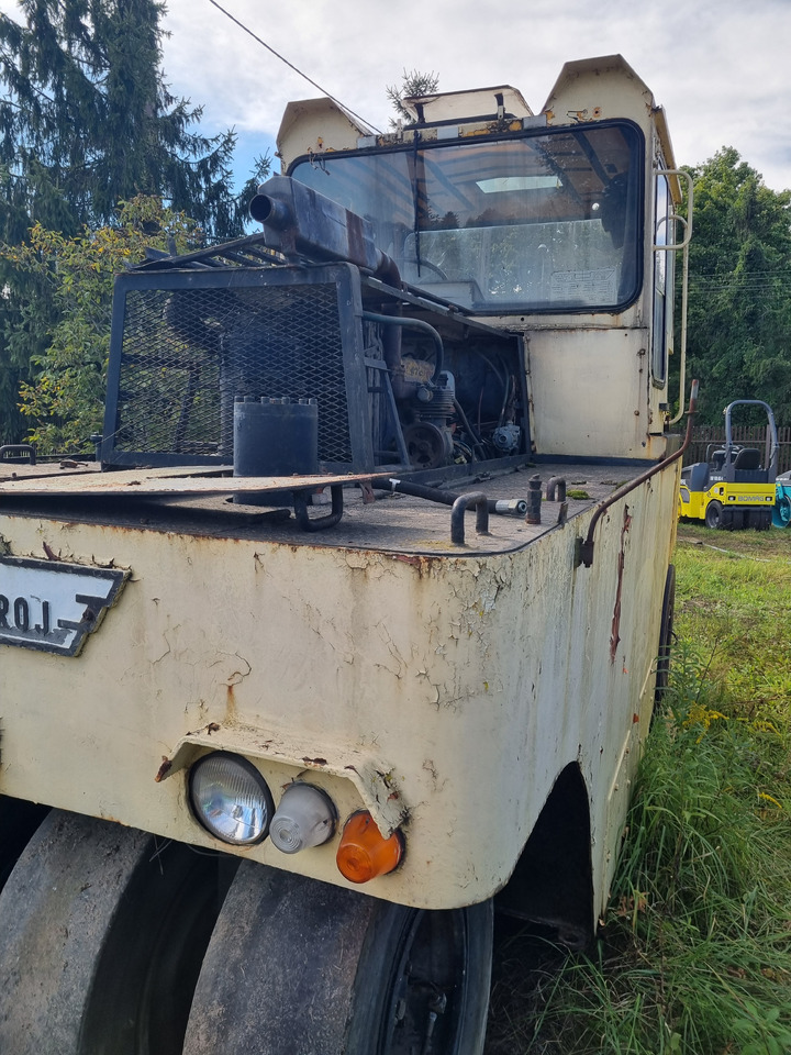 Stavostroj GRW 101 - Kumipyoräjyrä: kuva Stavostroj GRW 101 - Kumipyoräjyrä Stavostroj GRW 101 - Kumipyoräjyrä: kuva Stavostroj GRW 101 - Kumipyoräjyrä