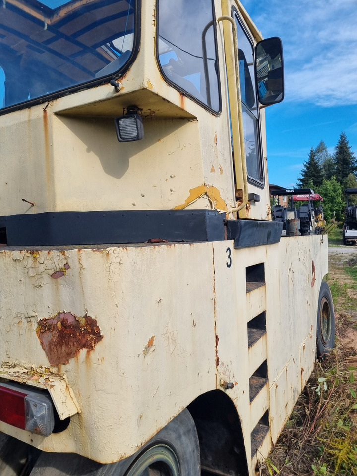 Stavostroj GRW 101 - Kumipyoräjyrä: kuva Stavostroj GRW 101 - Kumipyoräjyrä Stavostroj GRW 101 - Kumipyoräjyrä: kuva Stavostroj GRW 101 - Kumipyoräjyrä