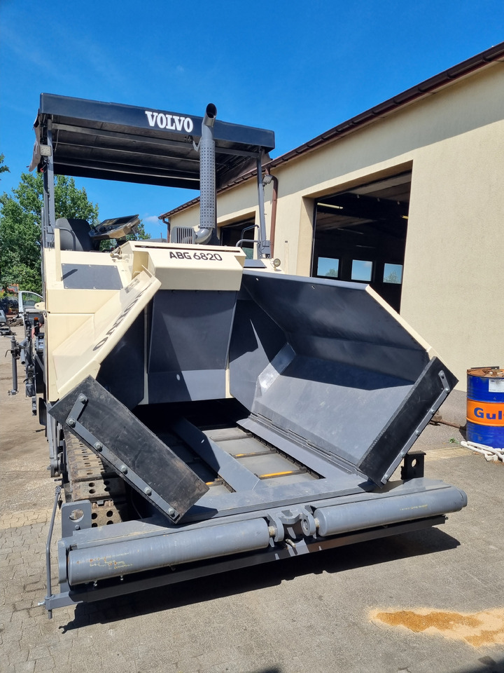 VOLVO TITAN 6820 - Asfalttilevittimet: kuva VOLVO TITAN 6820 - Asfalttilevittimet VOLVO TITAN 6820 - Asfalttilevittimet: kuva VOLVO TITAN 6820 - Asfalttilevittimet