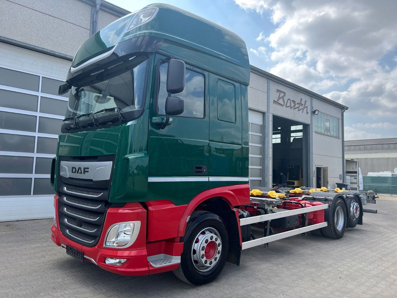DAF XF 480 FAN SSC BDF C715/745 + Intarder + 2x Tank - Konttialus/ Vaihtokuormatilat kuorma-auto: kuva DAF XF 480 FAN SSC BDF C715/745 + Intarder + 2x Tank - Konttialus/ Vaihtokuormatilat kuorma-auto DAF XF 480 FAN SSC BDF C715/745 + Intarder + 2x Tank - Konttialus/ Vaihtokuormatilat kuorma-auto: kuva DAF XF 480 FAN SSC BDF C715/745 + Intarder + 2x Tank - Konttialus/ Vaihtokuormatilat kuorma-auto