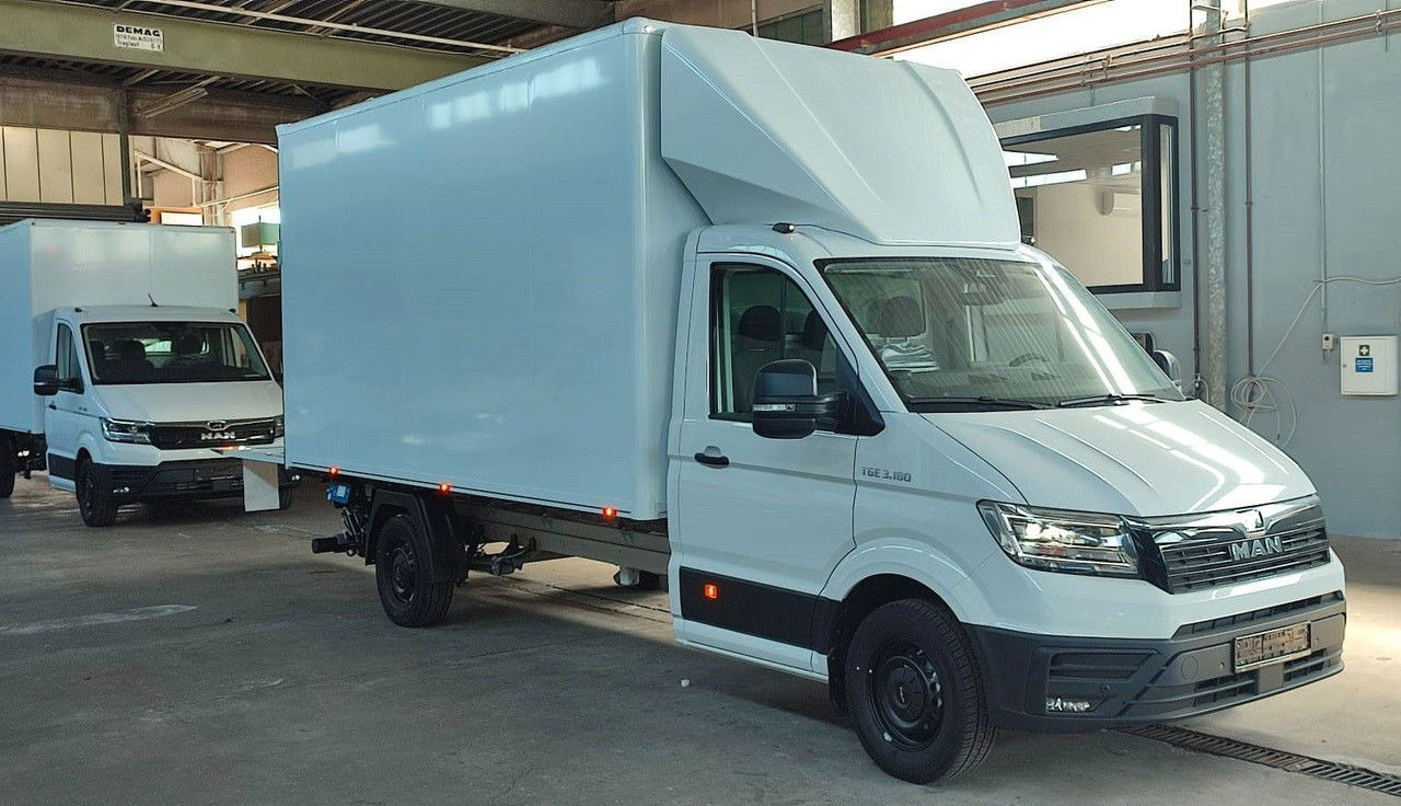 MAN TGE 3 3.180 - Koffer 3,5t/LBW/Autom./LED/Klima - Jakeluauto: kuva MAN TGE 3 3.180 - Koffer 3,5t/LBW/Autom./LED/Klima - Jakeluauto MAN TGE 3 3.180 - Koffer 3,5t/LBW/Autom./LED/Klima - Jakeluauto: kuva MAN TGE 3 3.180 - Koffer 3,5t/LBW/Autom./LED/Klima - Jakeluauto