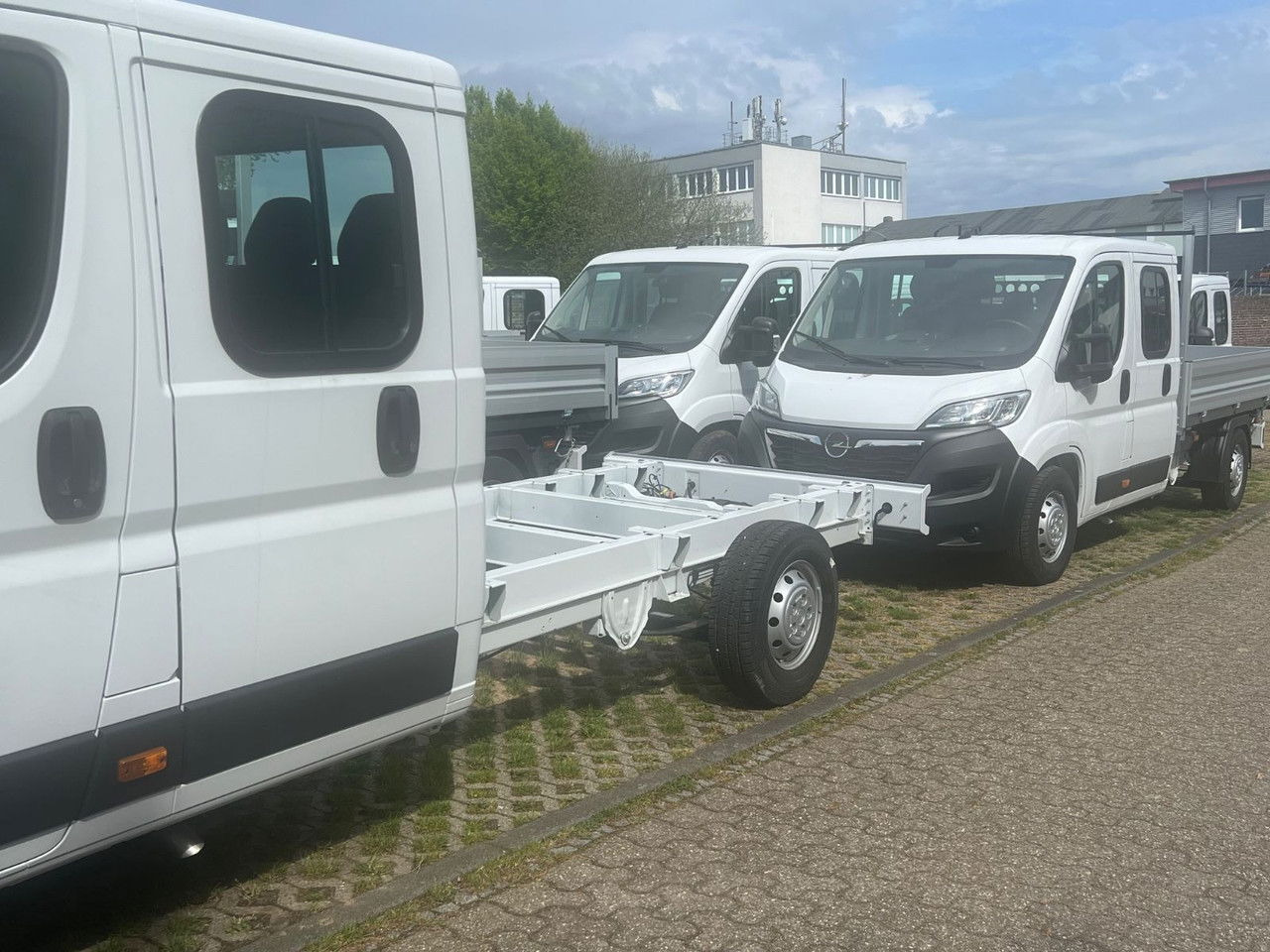 Opel Movano DoKa Kipper-Pritsche- L3H2 3,5t Edition Vermietung möglich - Kippilava-auto, Jatko-ohjaamo kevyt kuorma-auto: kuva Opel Movano DoKa Kipper-Pritsche- L3H2 3,5t Edition Vermietung möglich - Kippilava-auto, Jatko-ohjaamo kevyt kuorma-auto Opel Movano DoKa Kipper-Pritsche- L3H2 3,5t Edition Vermietung möglich - Kippilava-auto, Jatko-ohjaamo kevyt kuorma-auto: kuva Opel Movano DoKa Kipper-Pritsche- L3H2 3,5t Edition Vermietung möglich - Kippilava-auto, Jatko-ohjaamo kevyt kuorma-auto