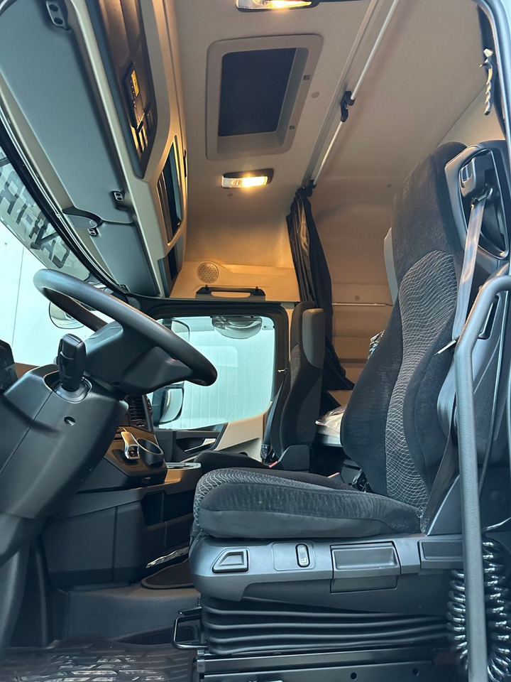 Mercedes-Benz Actros 2545  2T LBW - Konttialus/ Vaihtokuormatilat kuorma-auto: kuva  Mercedes-Benz Actros 2545  2T LBW - Konttialus/ Vaihtokuormatilat kuorma-auto Mercedes-Benz Actros 2545  2T LBW - Konttialus/ Vaihtokuormatilat kuorma-auto: kuva  Mercedes-Benz Actros 2545  2T LBW - Konttialus/ Vaihtokuormatilat kuorma-auto