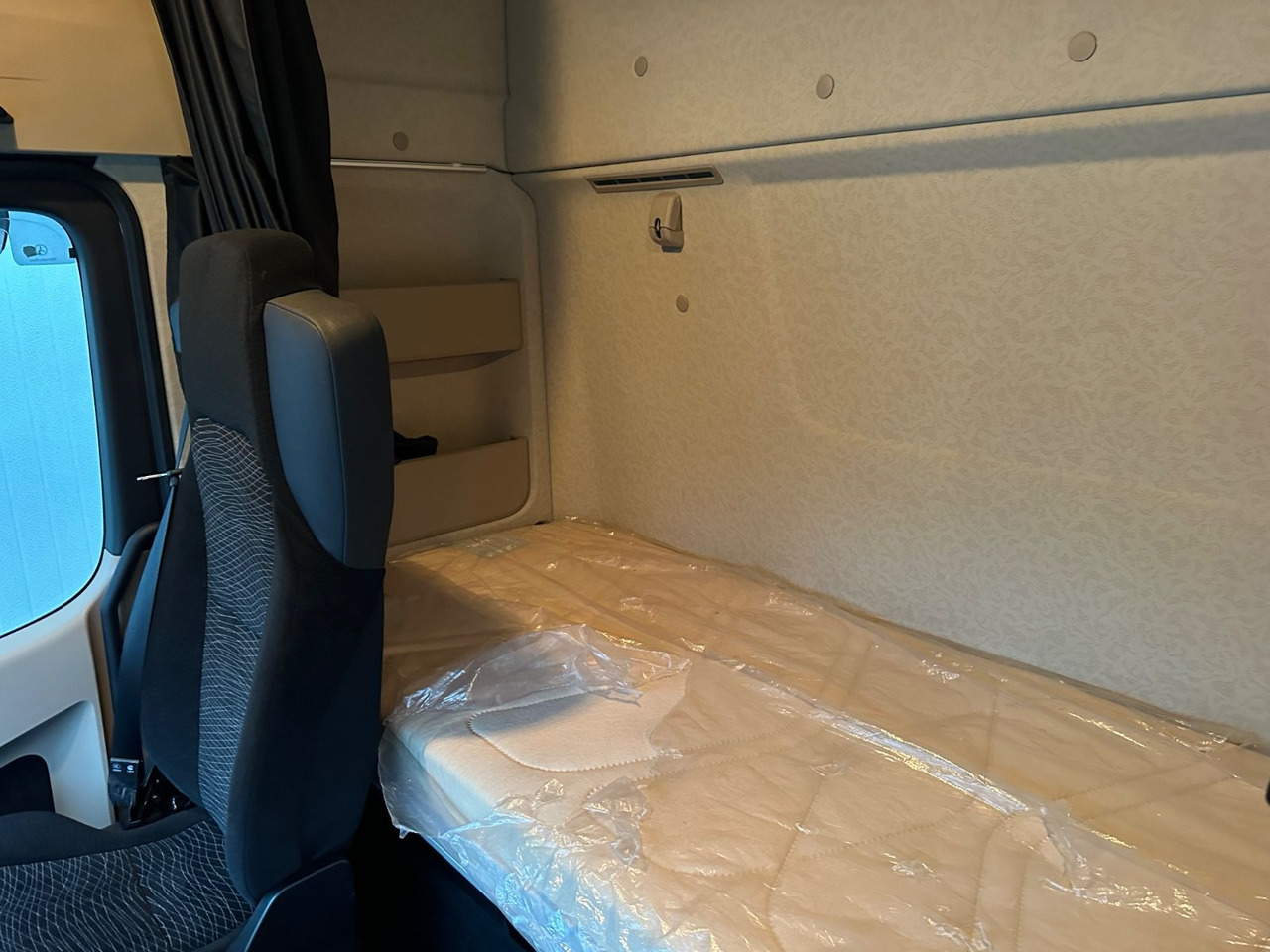 Mercedes-Benz Actros 2545  2T LBW - Konttialus/ Vaihtokuormatilat kuorma-auto: kuva  Mercedes-Benz Actros 2545  2T LBW - Konttialus/ Vaihtokuormatilat kuorma-auto Mercedes-Benz Actros 2545  2T LBW - Konttialus/ Vaihtokuormatilat kuorma-auto: kuva  Mercedes-Benz Actros 2545  2T LBW - Konttialus/ Vaihtokuormatilat kuorma-auto