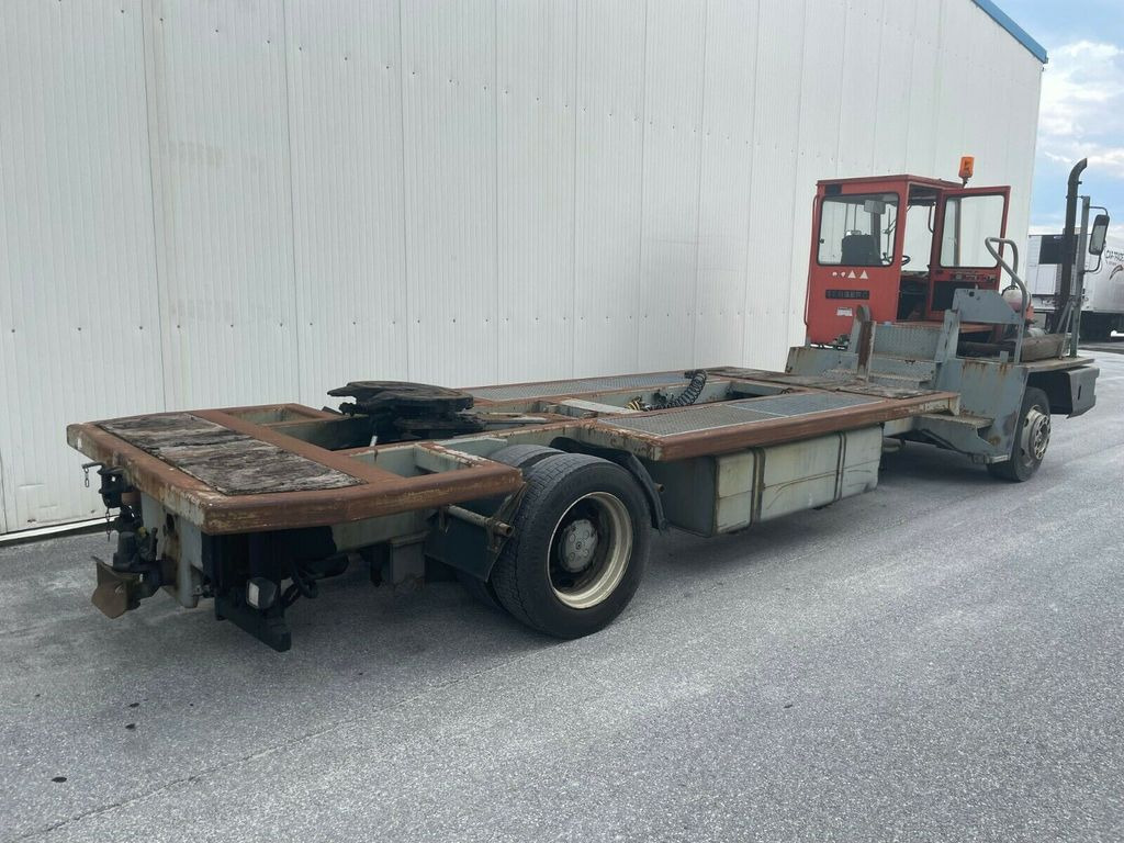 Terberg YT17 Mafi Wiesel Wechsler - Konttialus/ Vaihtokuormatilat kuorma-auto: kuva Terberg YT17 Mafi Wiesel Wechsler - Konttialus/ Vaihtokuormatilat kuorma-auto Terberg YT17 Mafi Wiesel Wechsler - Konttialus/ Vaihtokuormatilat kuorma-auto: kuva Terberg YT17 Mafi Wiesel Wechsler - Konttialus/ Vaihtokuormatilat kuorma-auto