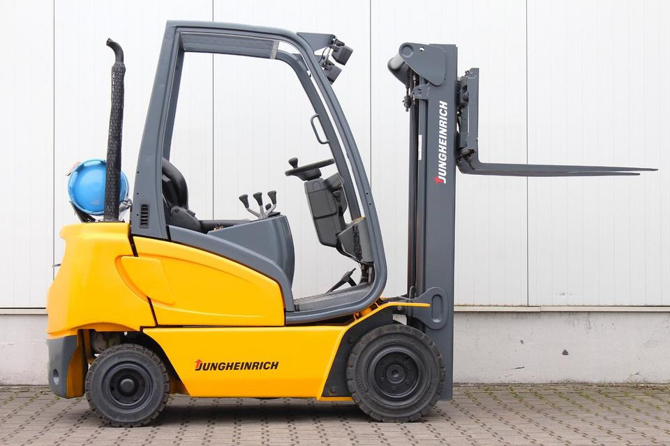 JUNGHEINRICH TFG316s Triplex 4,5m UVV - Kaasutrukki: kuva JUNGHEINRICH TFG316s Triplex 4,5m UVV - Kaasutrukki JUNGHEINRICH TFG316s Triplex 4,5m UVV - Kaasutrukki: kuva JUNGHEINRICH TFG316s Triplex 4,5m UVV - Kaasutrukki