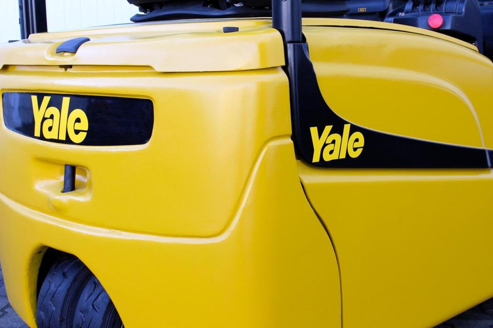 YALE ERP18VT Triplex 5,2m 1800kg - Sähkötrukki: kuva YALE ERP18VT Triplex 5,2m 1800kg - Sähkötrukki YALE ERP18VT Triplex 5,2m 1800kg - Sähkötrukki: kuva YALE ERP18VT Triplex 5,2m 1800kg - Sähkötrukki