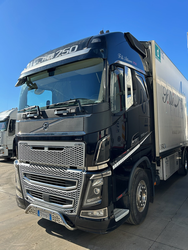 VOLVO FH 750 - Refrigeraattori kuorma-auto: kuva VOLVO FH 750 - Refrigeraattori kuorma-auto VOLVO FH 750 - Refrigeraattori kuorma-auto: kuva VOLVO FH 750 - Refrigeraattori kuorma-auto
