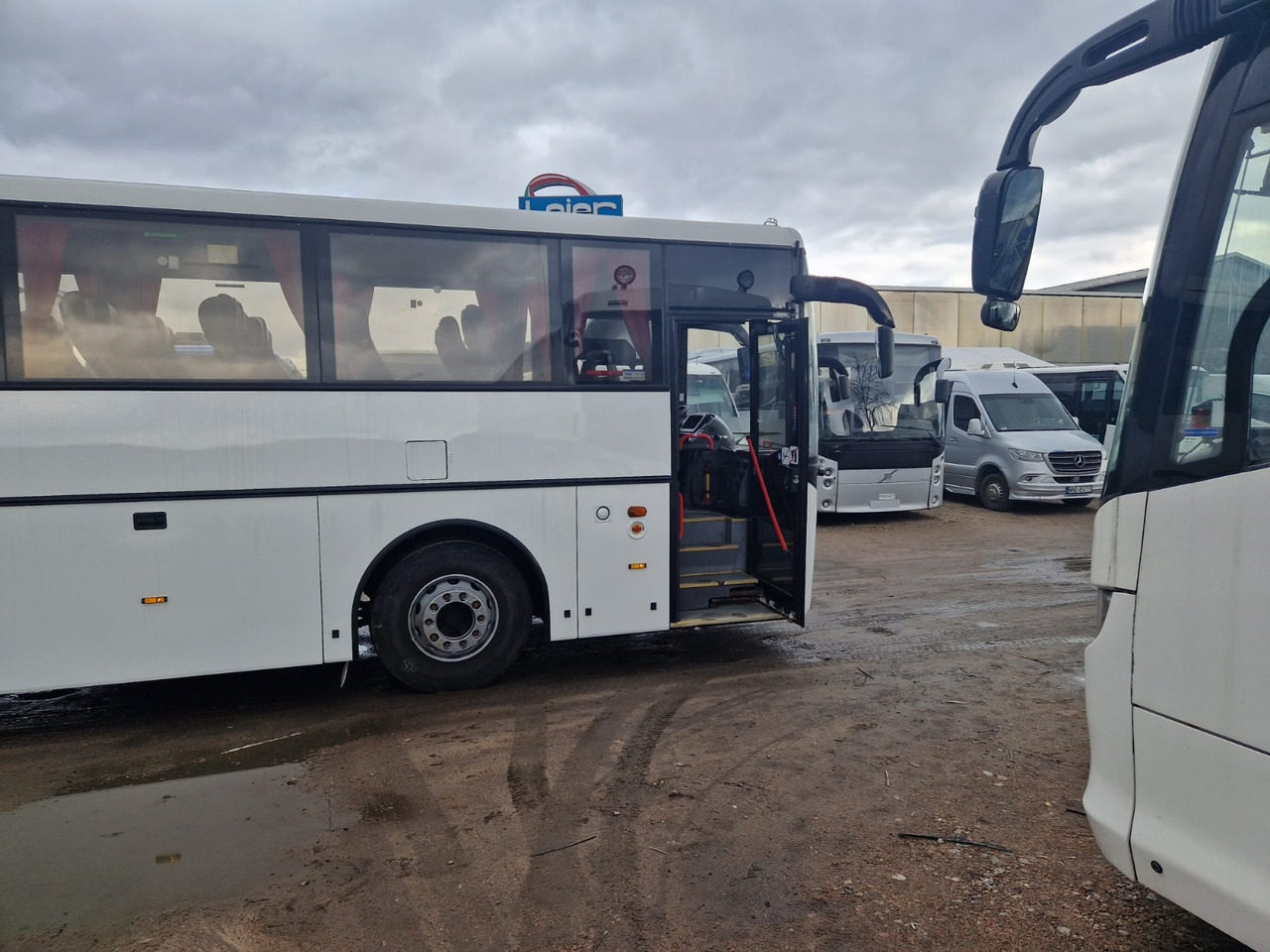 VOLVO B12B VEST HORISONT - Turistibussi: kuva VOLVO B12B VEST HORISONT - Turistibussi VOLVO B12B VEST HORISONT - Turistibussi: kuva VOLVO B12B VEST HORISONT - Turistibussi