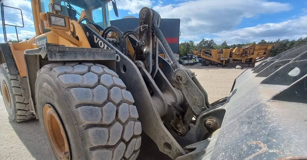 Volvo L150E - Pyöräkuormaaja: kuva Volvo L150E - Pyöräkuormaaja Volvo L150E - Pyöräkuormaaja: kuva Volvo L150E - Pyöräkuormaaja