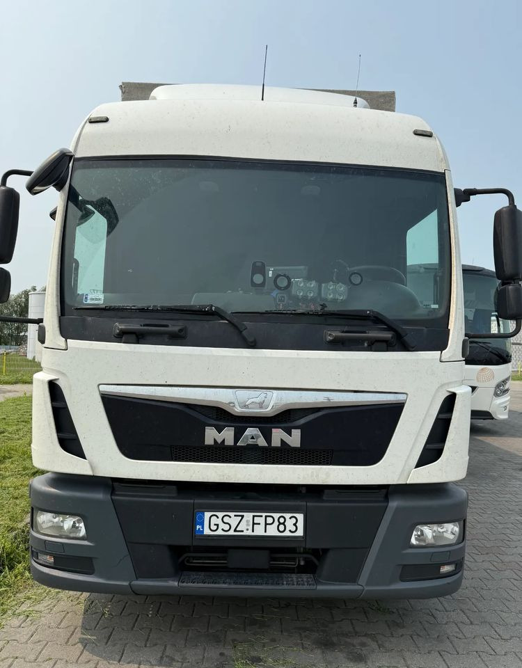 MAN - Pressukapelli kuorma-auto: kuva MAN - Pressukapelli kuorma-auto MAN - Pressukapelli kuorma-auto: kuva MAN - Pressukapelli kuorma-auto