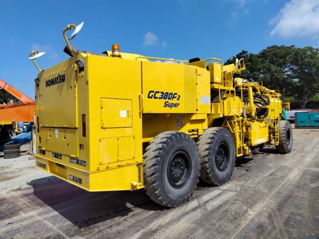 KOMATSU GC380F-2 - Asfalttijyrsimen: kuva KOMATSU GC380F-2 - Asfalttijyrsimen KOMATSU GC380F-2 - Asfalttijyrsimen: kuva KOMATSU GC380F-2 - Asfalttijyrsimen