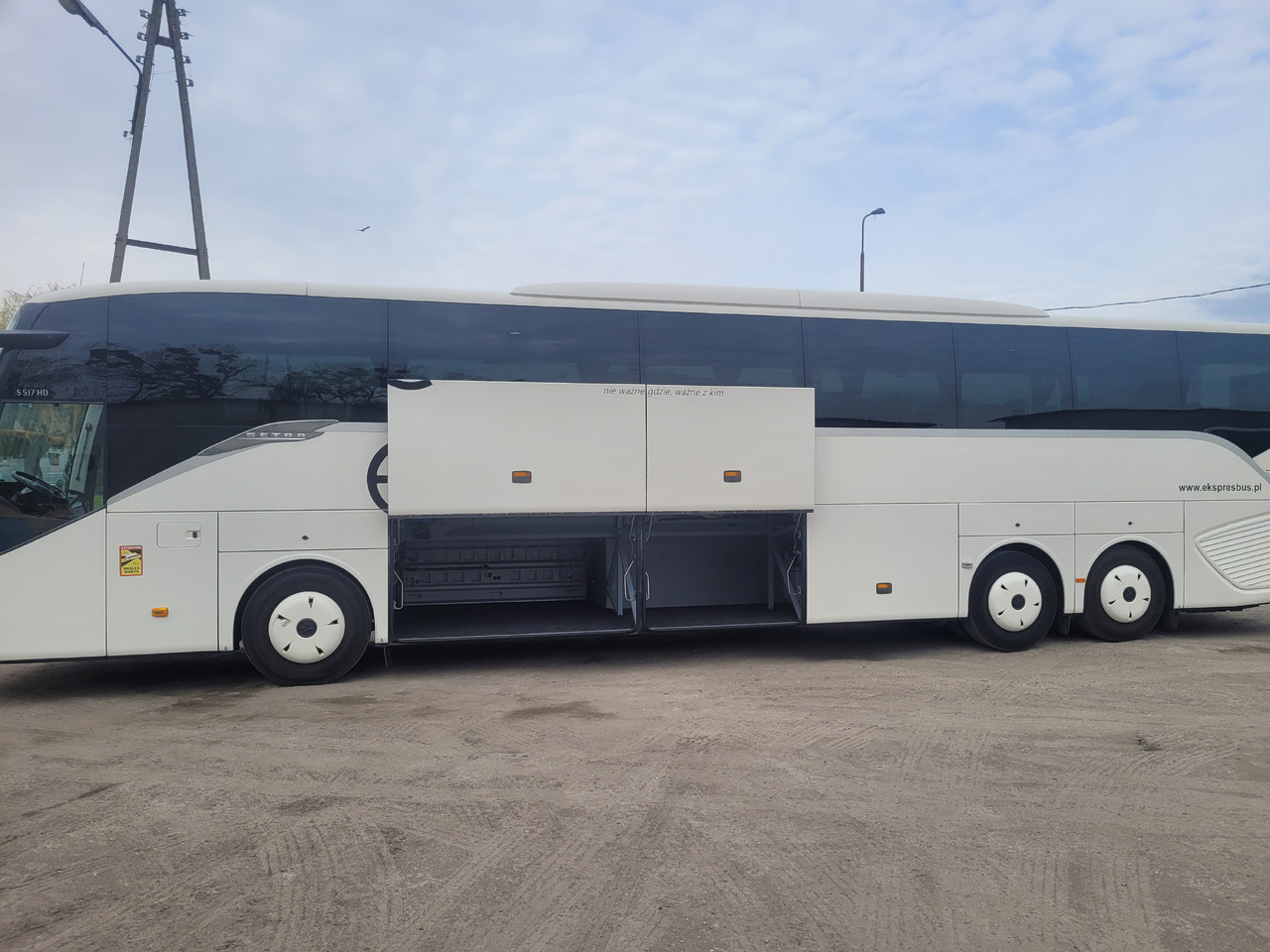 SETRA 517 HD - Turistibussi: kuva SETRA 517 HD - Turistibussi SETRA 517 HD - Turistibussi: kuva SETRA 517 HD - Turistibussi