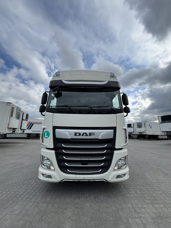 DAF XF - Vetopöytäauto: kuva DAF XF - Vetopöytäauto DAF XF - Vetopöytäauto: kuva DAF XF - Vetopöytäauto
