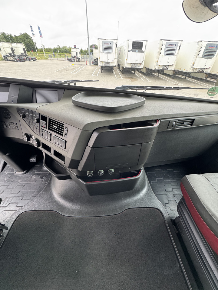 VOLVO DIESEL/LNG - Vetopöytäauto: kuva VOLVO DIESEL/LNG - Vetopöytäauto VOLVO DIESEL/LNG - Vetopöytäauto: kuva VOLVO DIESEL/LNG - Vetopöytäauto