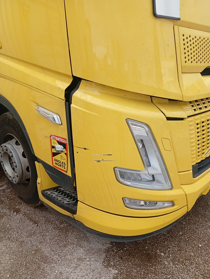 VOLVO FH 460 Aero, Damaged, Located in Bari,Italy - Vetopöytäauto: kuva VOLVO FH 460 Aero, Damaged, Located in Bari,Italy - Vetopöytäauto VOLVO FH 460 Aero, Damaged, Located in Bari,Italy - Vetopöytäauto: kuva VOLVO FH 460 Aero, Damaged, Located in Bari,Italy - Vetopöytäauto