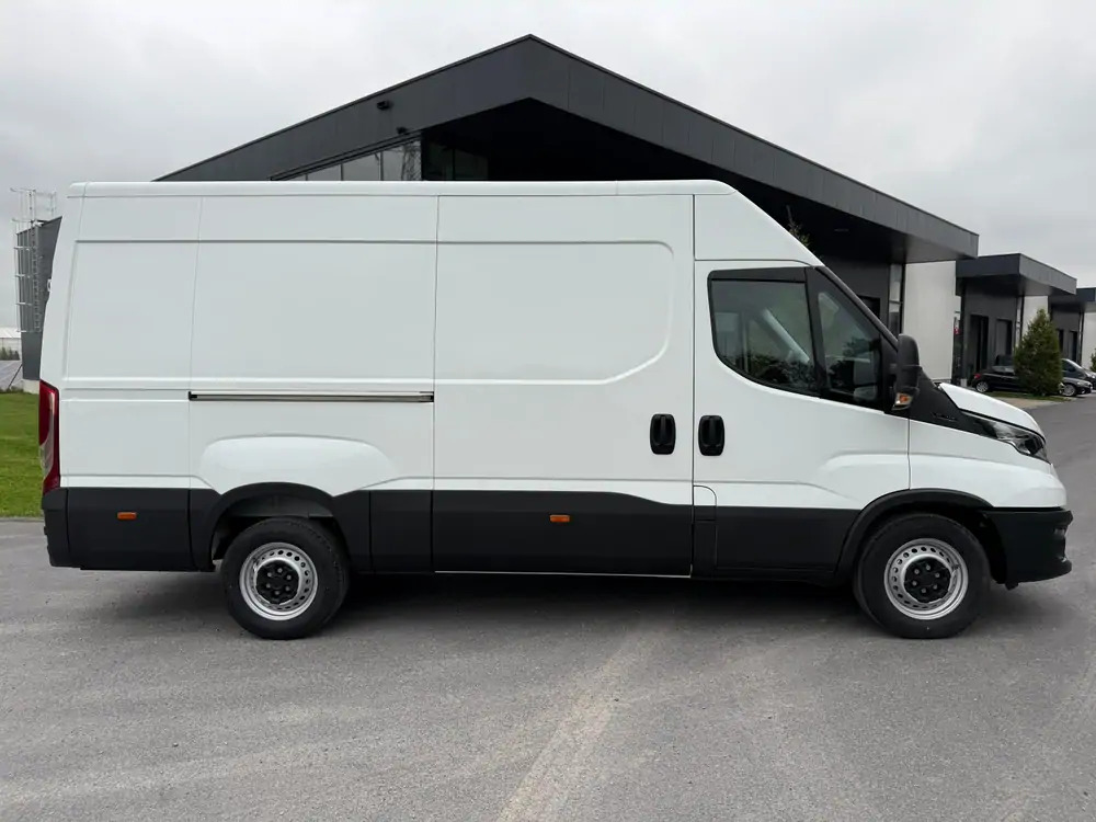 Iveco Daily 35-140 *L2H2*DISPO DE STOCK*Airco*Cruise control - Pakettiauto: kuva Iveco Daily 35-140 *L2H2*DISPO DE STOCK*Airco*Cruise control - Pakettiauto Iveco Daily 35-140 *L2H2*DISPO DE STOCK*Airco*Cruise control - Pakettiauto: kuva Iveco Daily 35-140 *L2H2*DISPO DE STOCK*Airco*Cruise control - Pakettiauto