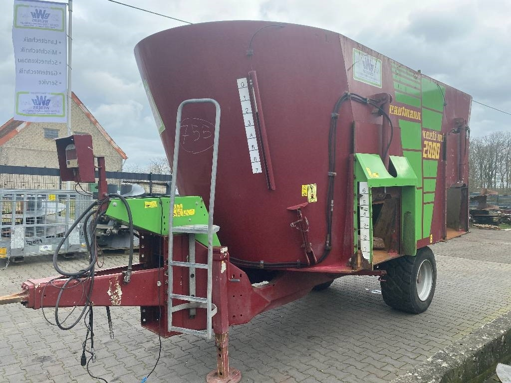Strautmann Verti Mix 2000 - Seosrehuvaunu: kuva Strautmann Verti Mix 2000 - Seosrehuvaunu Strautmann Verti Mix 2000 - Seosrehuvaunu: kuva Strautmann Verti Mix 2000 - Seosrehuvaunu