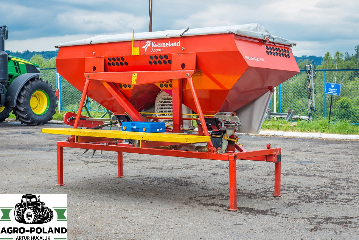 KVERNELAND OPTIMA - 12 X 75 + ZBIORNIK NA NAWÓZ - Tarkkuuskylvökone: kuva KVERNELAND OPTIMA - 12 X 75 + ZBIORNIK NA NAWÓZ - Tarkkuuskylvökone KVERNELAND OPTIMA - 12 X 75 + ZBIORNIK NA NAWÓZ - Tarkkuuskylvökone: kuva KVERNELAND OPTIMA - 12 X 75 + ZBIORNIK NA NAWÓZ - Tarkkuuskylvökone