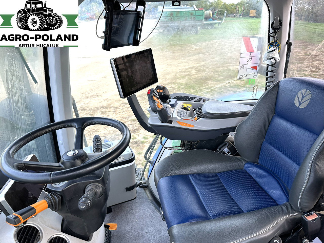 NEW HOLLAND T 8.435 HD SMARTTRAX - 2024 ROK - 1126 h - Traktori: kuva NEW HOLLAND T 8.435 HD SMARTTRAX - 2024 ROK - 1126 h - Traktori NEW HOLLAND T 8.435 HD SMARTTRAX - 2024 ROK - 1126 h - Traktori: kuva NEW HOLLAND T 8.435 HD SMARTTRAX - 2024 ROK - 1126 h - Traktori