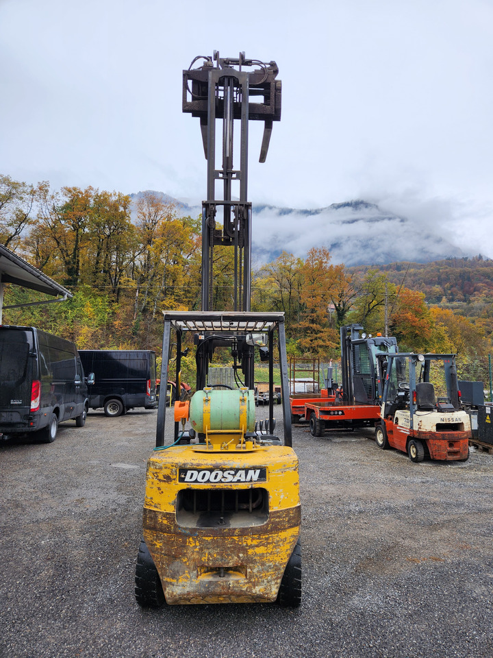 DAEWOO G30E-3 - Kaasutrukki: kuva DAEWOO G30E-3 - Kaasutrukki DAEWOO G30E-3 - Kaasutrukki: kuva DAEWOO G30E-3 - Kaasutrukki