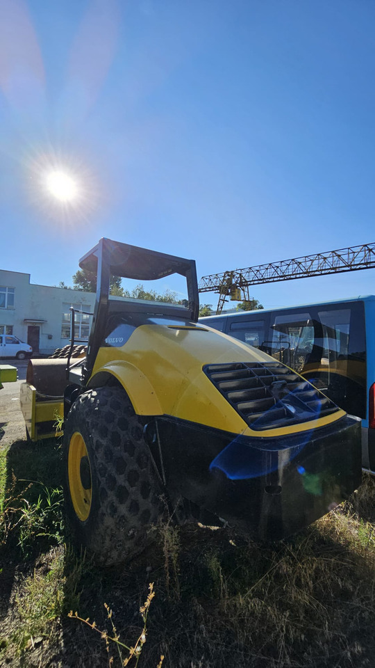 VOLVO SD100D - Tiivistyskone: kuva VOLVO SD100D - Tiivistyskone VOLVO SD100D - Tiivistyskone: kuva VOLVO SD100D - Tiivistyskone