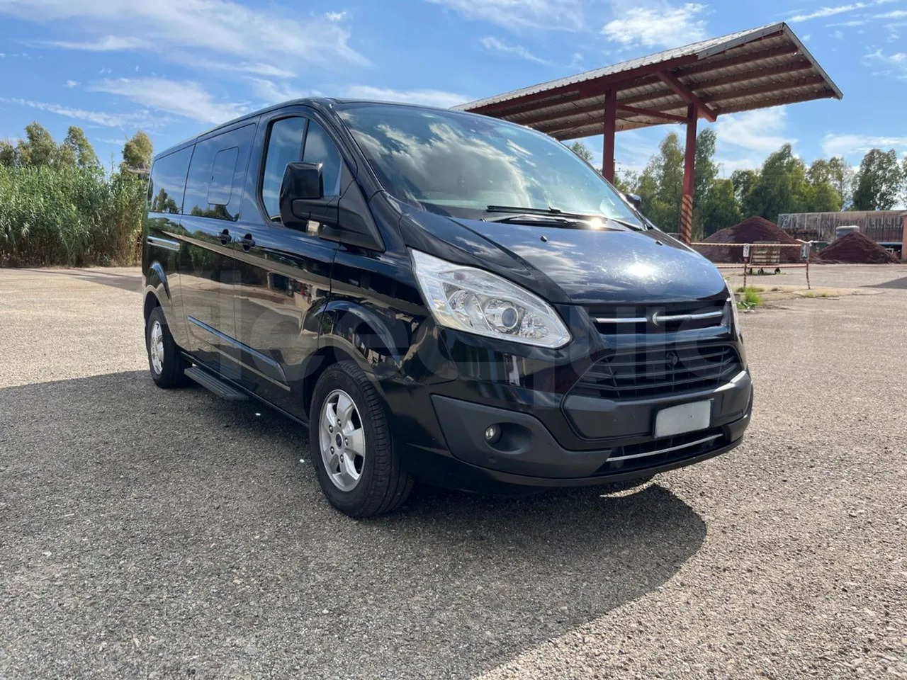 Ford Tourneo Custom - Pikkubussi: kuva Ford Tourneo Custom - Pikkubussi Ford Tourneo Custom - Pikkubussi: kuva Ford Tourneo Custom - Pikkubussi